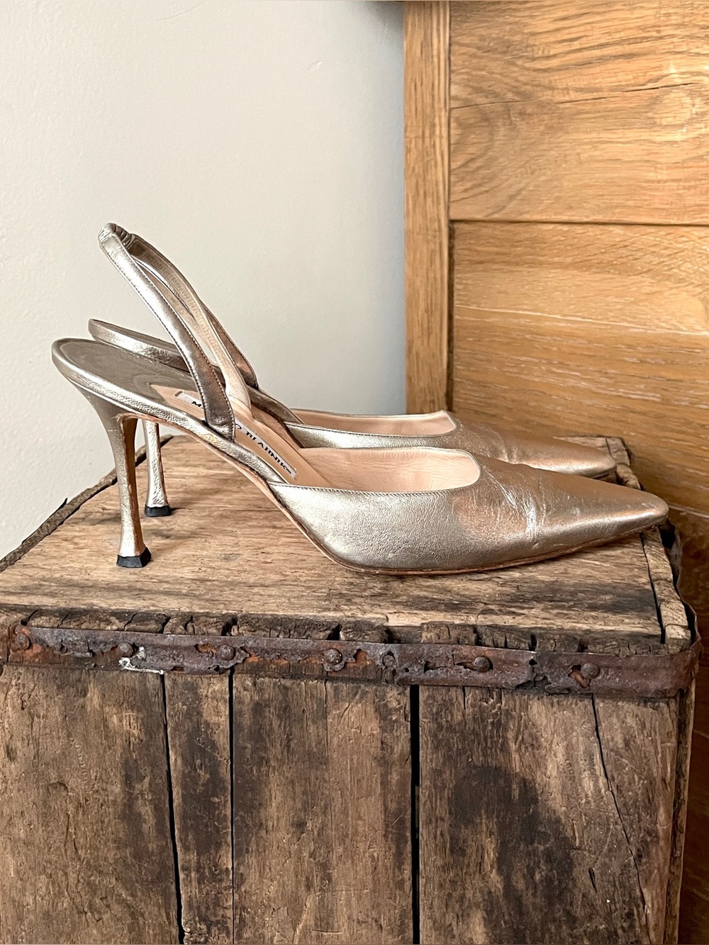 🔴SOLD🔴 Vintage Manolo Blahnik Gold Metallic Leather Carolyne Slingback Heels - Picture 8 of 13